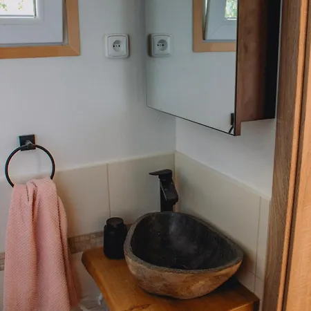 Statek Raj Netvorice, Tiny House And Farm Experience *